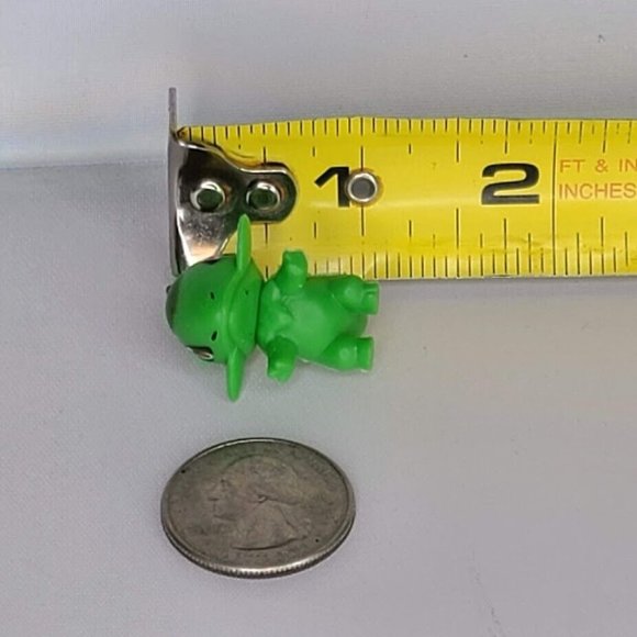 Pokemon 2000s Mini Vinyl PK Gumball Miniature Size Axew Action Figure - Picture 8 of 8